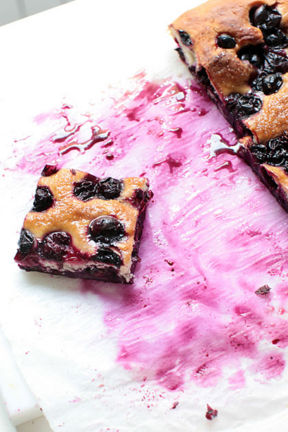 Schiacciata con uva (fragola) e rosmarino