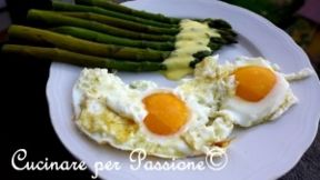Un piatto semplice e gustoso preparato con gli asparagi. Un piatto tipico della stagione primaverile…