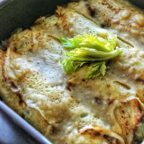 Un secondo delle feste  un po’ insolito, ma molto gustoso: le frittatine farcite di gallina e sedano
