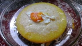 Quando preparo la polenta abbondo così il giorno dopo preparo la preparo gratinata con il parmigiano e l’uovo e… ne vado matta!!!