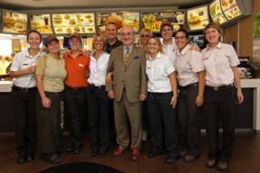 Con i panini McItaly Vivace e Adagio oltre a Minuetto Gualtiero Marchesi puo stringere la mano al collega Ronald McDonald’s