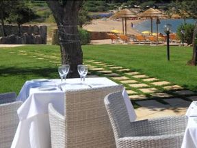 Ferragosto: ll conto al ristorante Rocca Beach di Baja Sardinia? 2123 scioccanti euro