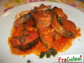 TONNO FRESCO CON CAPPERI E POMODORO