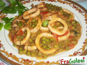 ANELLI DI CALAMARI IN SUGO DI PISELLI