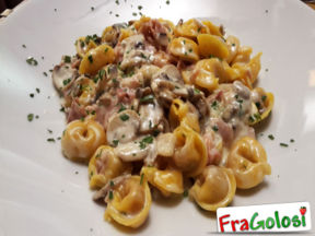 TORTELLINI CON FUNGHI E PANCETTA