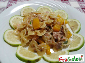 PASTA CON SALMONE FRESCO E PEPERONI GIALLI