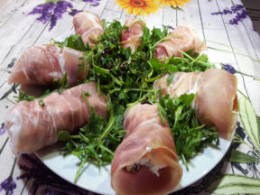 INVOLTINI PROSCIUTTO CRUDO E PHILADELPHIA