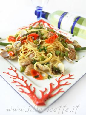 Ricetta Spaghetti con vongole, asparagi e pomodorini