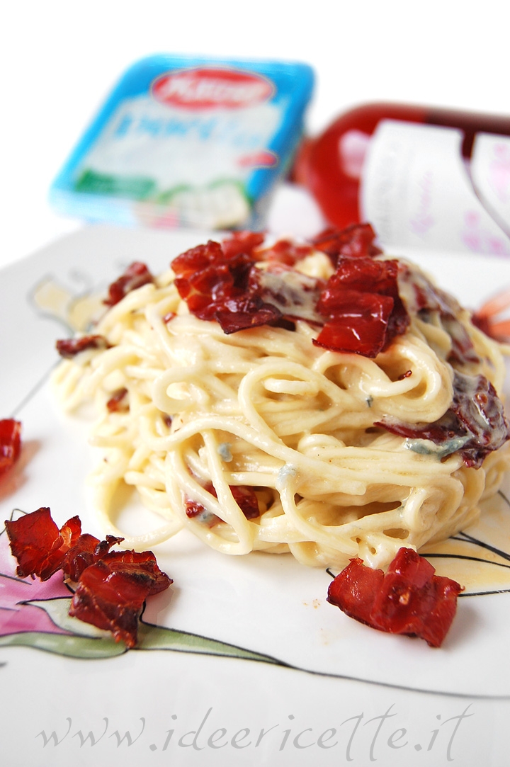 Ricetta Taglierini con bresaola croccante e gorgonzola al mascarpone