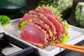 Pesce Crudo e Anisakis: i sintomi da riconoscere