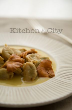 Raviole del plin parigine: grano Kamut, ripieno leggero, finferli e crema di patate alla vaniglia