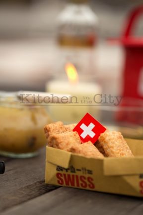 Petit beurre salati allo Sbrinz e profumo di arancia, Swiss cheese street food sulla Rive Gauche!