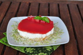 Cheesecake al fiordilatte con gelatina al pomodoro, una rivisitazione della caprese