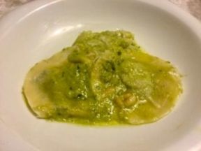 Ravioli di borragine con crema di piselli ed erbe aromatiche