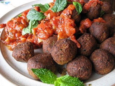 La gastronomia giordana è caratterizzata da due tradizioni culinarie ben distinte, una pan-araba ed una beduina.
