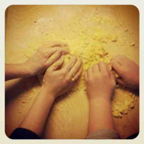 I piccoli in cucina sono grandi: la ricetta dei biscotti di Natale