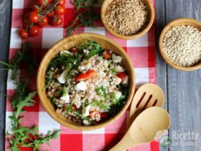 Insalata fredda di orzo, farro e grano