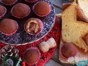 Tartufi di pandoro con cuore di Nutella