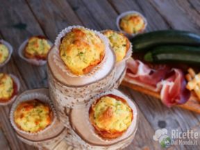 Muffin salati con zucchine e speck