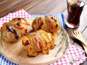 Patate con bacon e cheddar