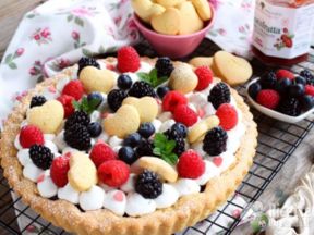 Crostata morbida con confettura e crema al mascarpone