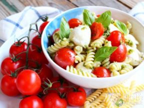 Insalata di pasta caprese