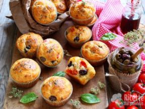 Muffin con olive e pomodorini