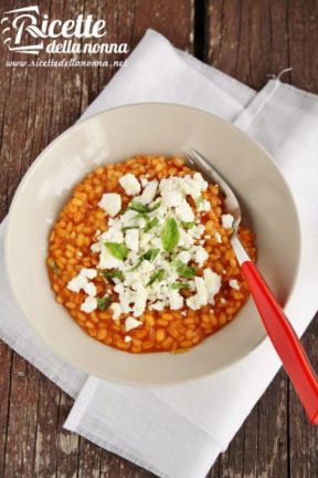 Orzotto al pomodoro e feta