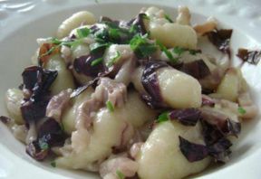 Gnocchi al radicchio e provola