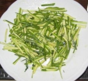 Pesce spada marinato con fondo di verdure