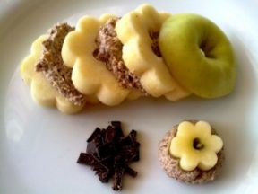 Margherite di mela con crema di biscotti,cioccolato e yogurt