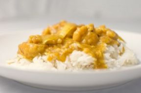 Cubetti di pollo al curry