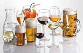Cinzia Ferro, la pluripremiata Bar Lady di Verbania, presenta i suoi drink nei famosi bicchieri targati Gold Plast