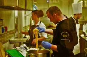 L’Osteria Antichi Mestieri inaugura a Milano con piatti e materie della gastronomia lombarda