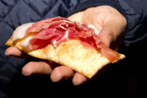 Modena. La classifica dei 10 locali dove mangiare il gnocco fritto aspetta il vostro aggiornamento