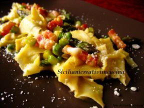 Maltagliati con asparagi, pancetta e pecorino