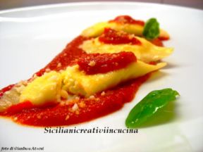 Ravioli di ricotta con pomodoro e basilico