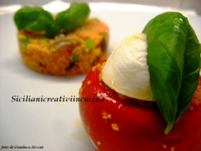 Caprese di pomodori ripieni di cous cous
