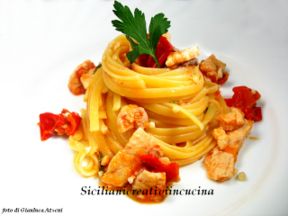 Linguine con pesce spada, capperi e Pachino