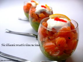 Tartare di salmone, sesamo nero e guacamole