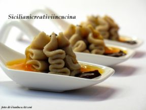 Crema di castagne con salsa di cachi e cioccolato