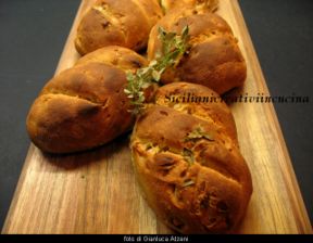 Pane con cipolle di Tropea e origano