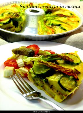 Torta di patate, zucchine e fiori di zucca