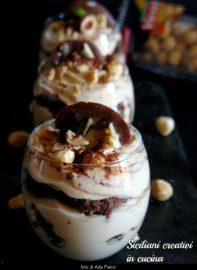 Crema di mascarpone al caffè, nocciole e cioccolato