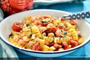 Pasta al salmone fresco, con pomodorini e limone