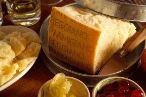 Parmigiano reggiano: come si può osare falsificarlo?