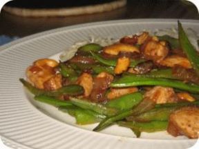 Ricetta: Fagiolini piattoni con peperoni e acciughe