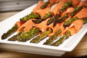 Ricetta: Rotolini di salmone con asparagi