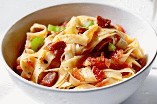 Ricetta: Tagliatelle pomodoro e prosciutto