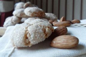 Come fare gli amaretti in casa